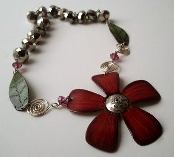 wink_artisans_red_flower_necklace
