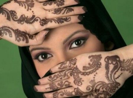 /"henna_tattoo_hand"