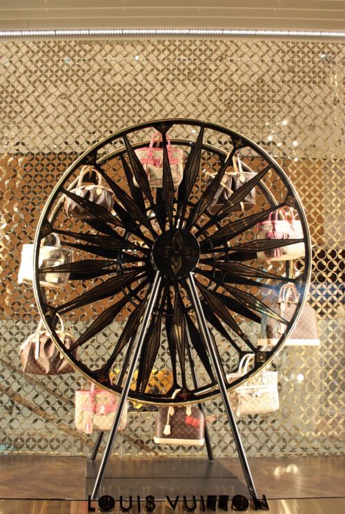 lv the wheel windo display